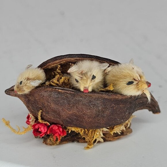 Vintage Baby Mice In Pecan Shell Fur Animals Signed Troy - Picture 8 of 10
